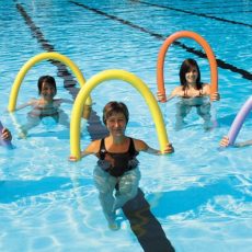 5 beneficios de la gimnasia acuática en personas mayores