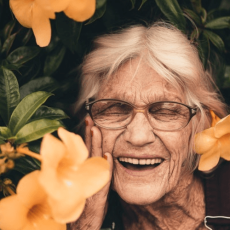Impacto Positivo en la Salud de la risa en la Edad Adulta
