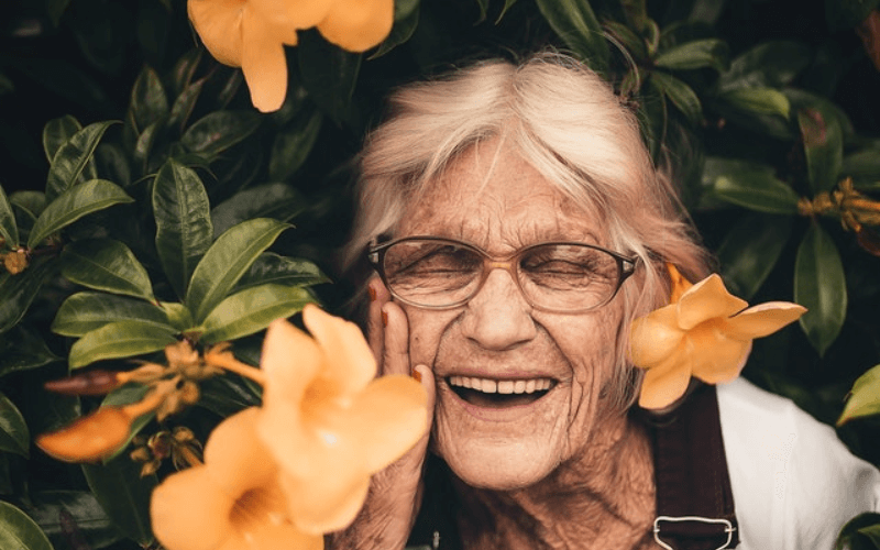 1 / 1 – impacto-positivo-en-la-salud-de-la-risa-en-la-edad-adulta