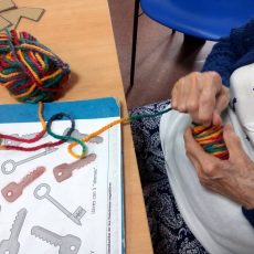 Manualidades para mayores para prevenir el deterioro cognitivo