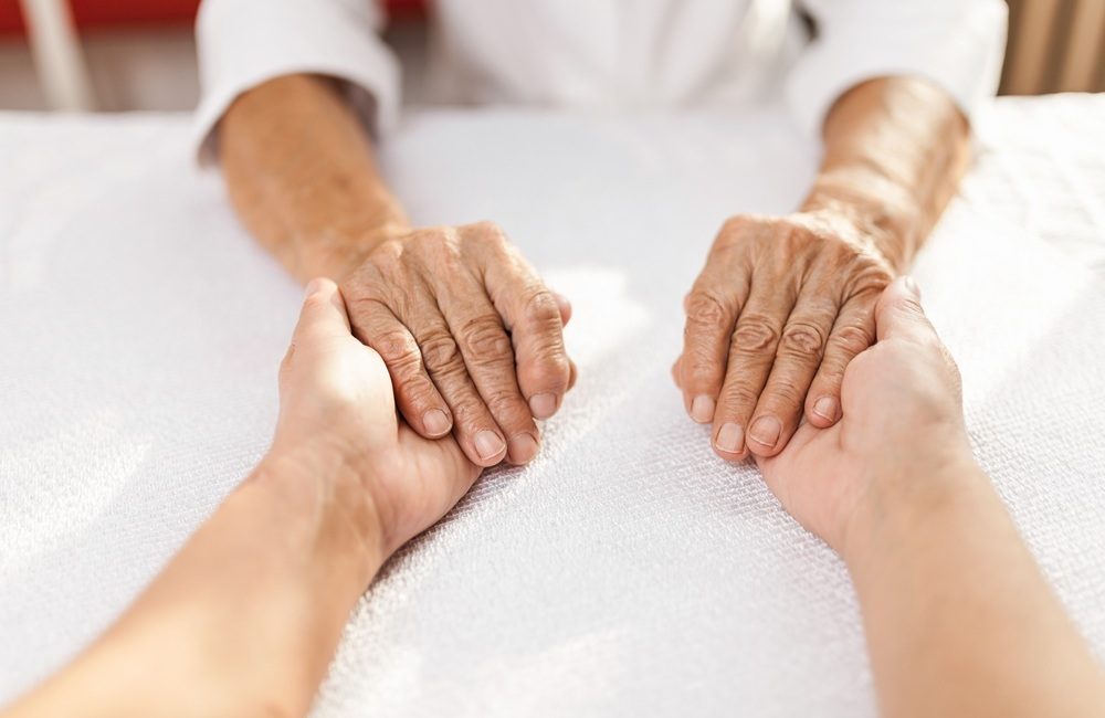 senales-de-que-un-adulto-mayor-necesita-cuidados-especiales